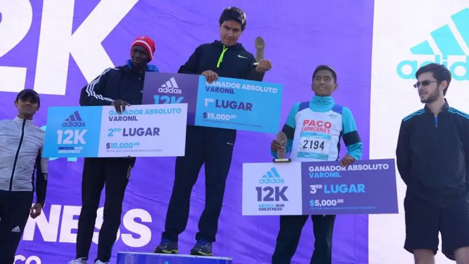 Más de 4 mil atletas participan en Split 12K de Adidas