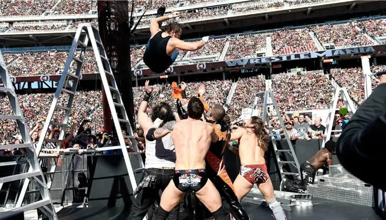 Dean Ambrose 'vuela' en Wrestlemania 31 | WWE.COM