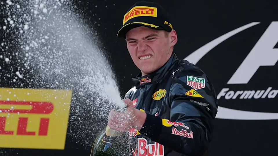 Verstappen se une a las estrellas jóvenes del deporte