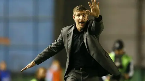 Martín Palermo, en pláticas para dirigir a Veracruz