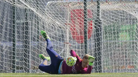 Ter Stegen amenaza con salir del Barça si no juega más
