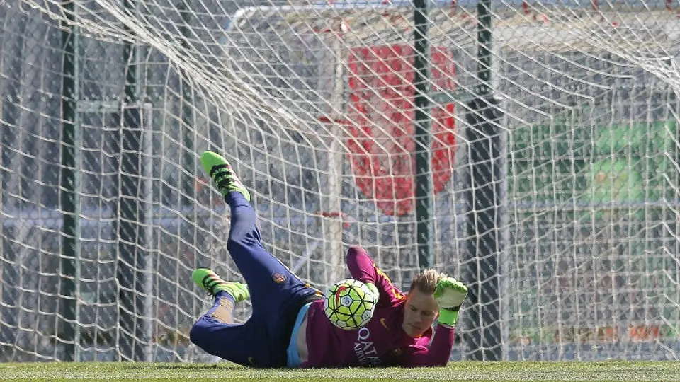 Ter Stegen amenaza con salir del Barça si no juega más
