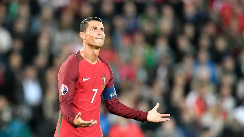 CR7 se pinta uñas de los pies...¿por moda o tratamiento?