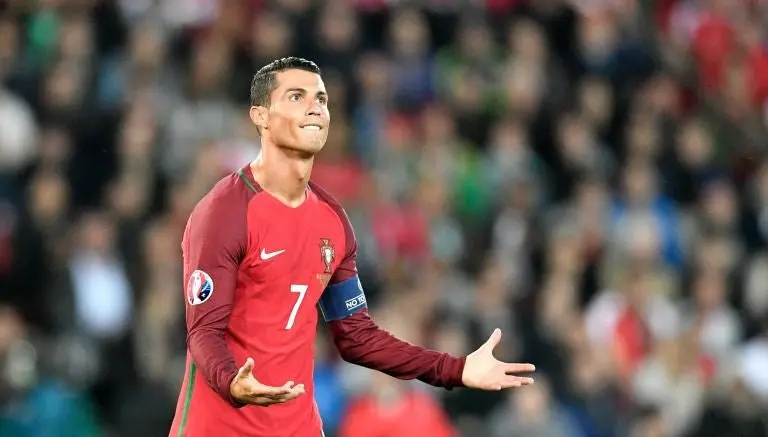CR7 se pinta uñas de los pies...¿por moda o tratamiento?