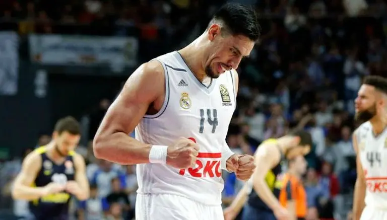 Ayón, elegido el mejor de diciembre en la Euroliga