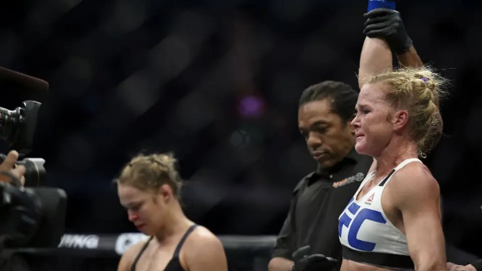 Holly Holm noquea a Rousey y conquista UFC