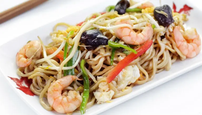 Cucaracha en comida china crea tendencia en Twitter