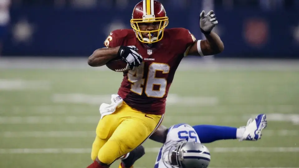Alfred Morris firma con los Vaqueros de Dallas