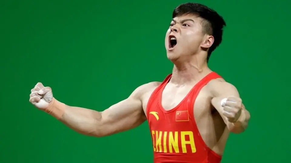 Chino Qingquan logra Oro en halterofilia