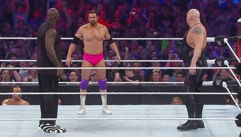 Shaquille O'Neal participa en una lucha en Wrestlemania