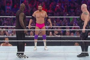 Shaquille O'Neal participa en una lucha en Wrestlemania