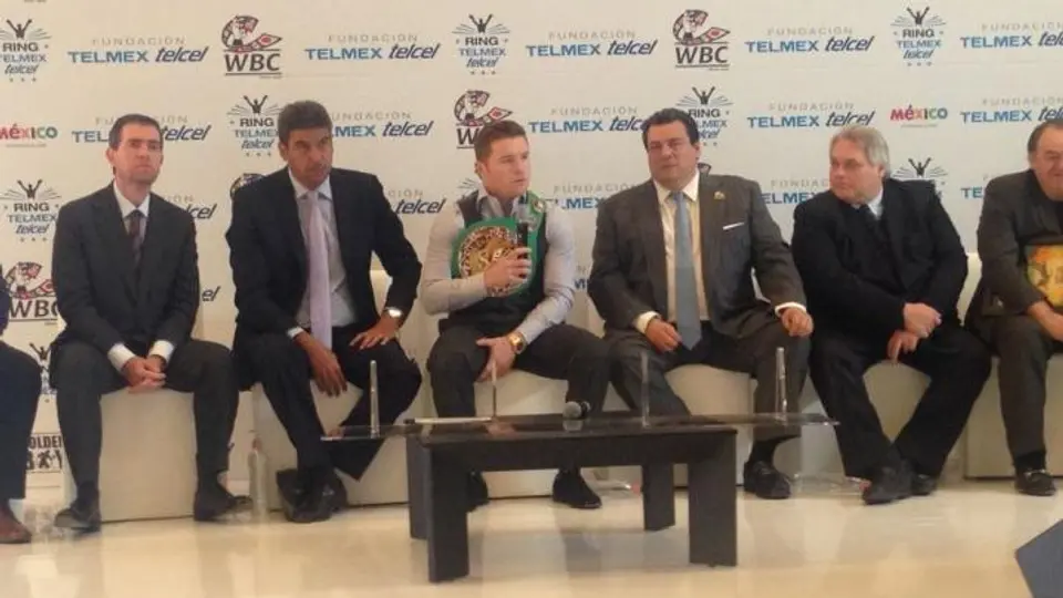 Canelo recibe cinturón Diamante del CMB