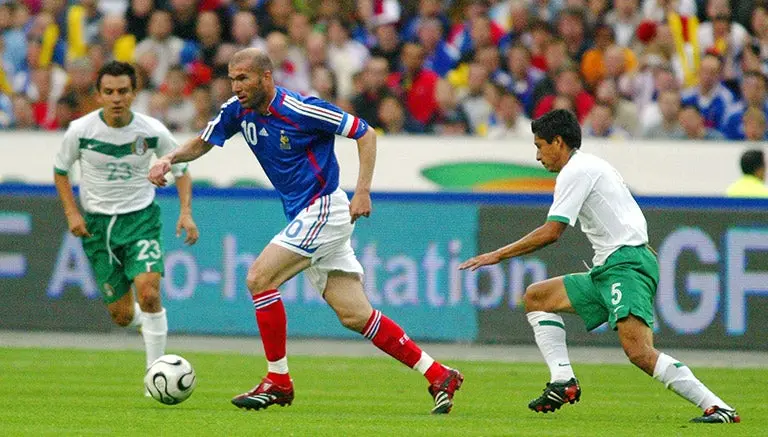 Zidane, enfrentando a México en un amistoso previo al Mundial de 2006 | MEXSPORT
