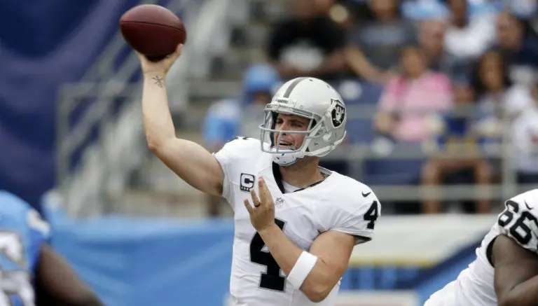 ¿Vuelve a los Raiders? Derek Carr condiciona su regreso de la NFL