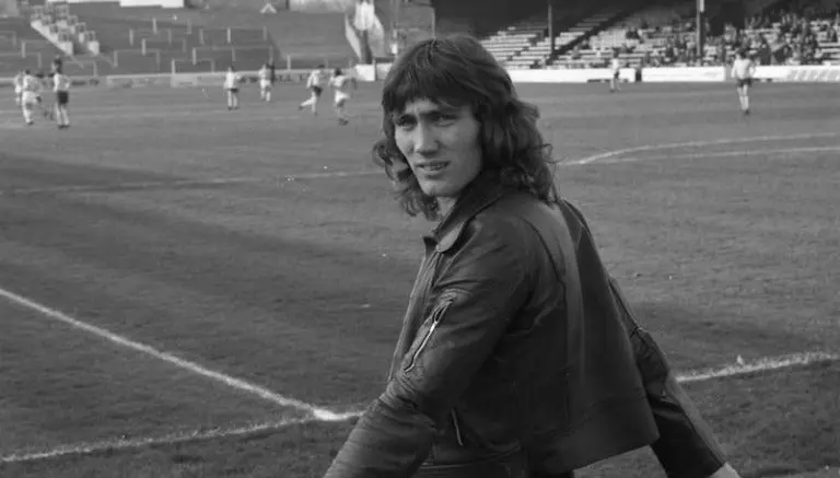 Robin Friday cambió el futbol por sus adicciones