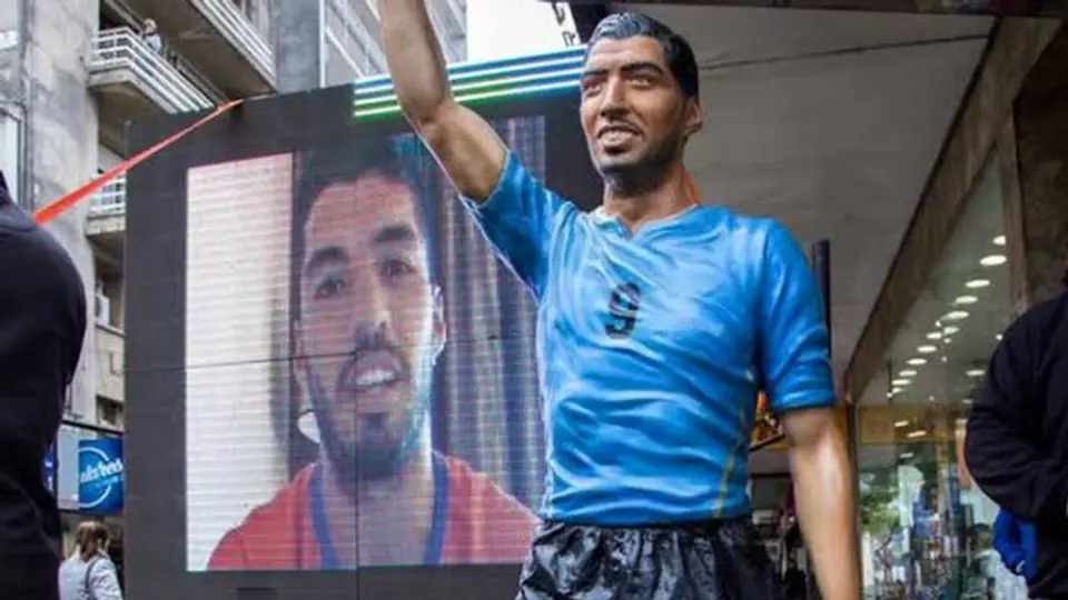 Suárez, homenajeado en Uruguay con escultura