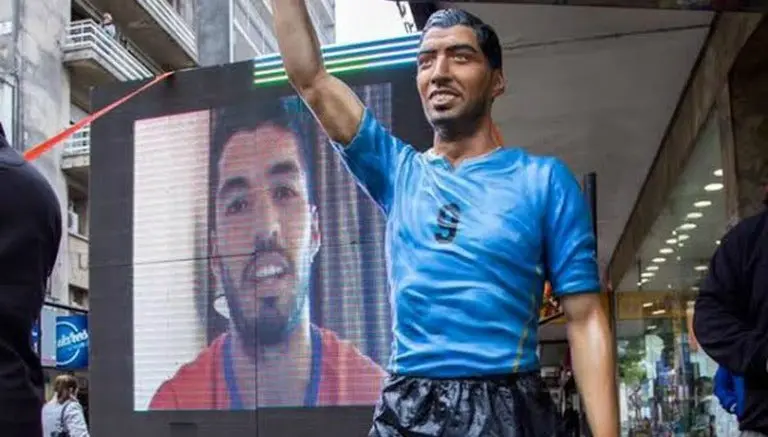 Suárez, homenajeado en Uruguay con escultura