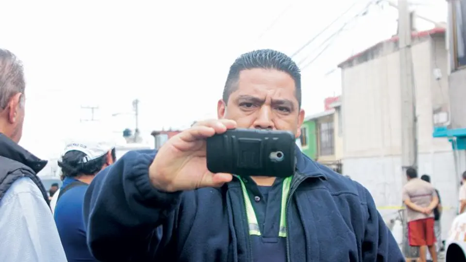 Policías de Ecatepec amagan a reporteros con 'levantarlos'