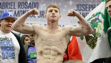 Canelo se desnuda para librar pesaje frente a Smith