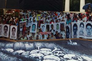 Manifestación por Ayotzinapa abarrota el DF