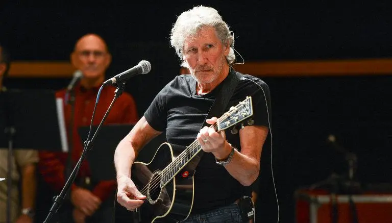 Roger Waters arremete contra EPN durante concierto