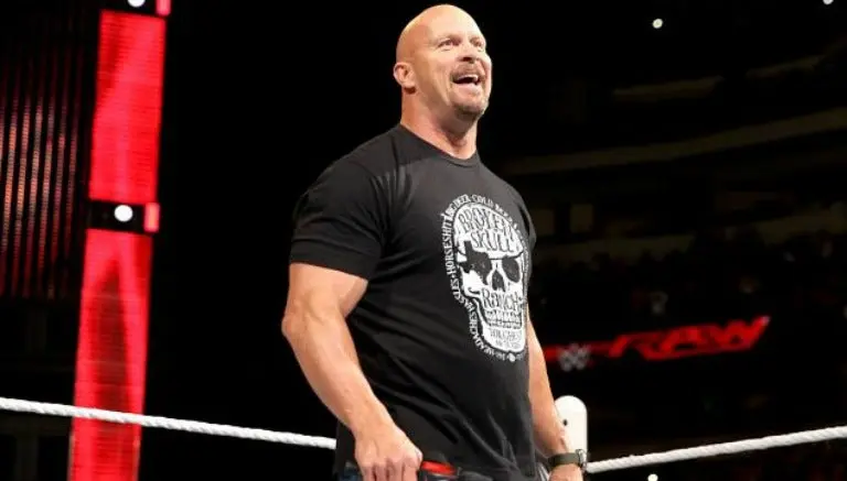 Stone Cold reaparece en Monday Night Raw