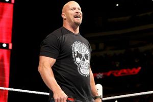 Stone Cold reaparece en Monday Night Raw