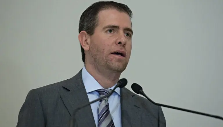 Castillo dice que se frenaría al Phelps mexicano
