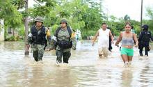 Río se desborda en Guerrero y deja 150 personas atrapadas