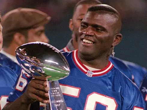 Lawrence Taylor, histórico jugador de la NFL, lleva una semana hospitalizado