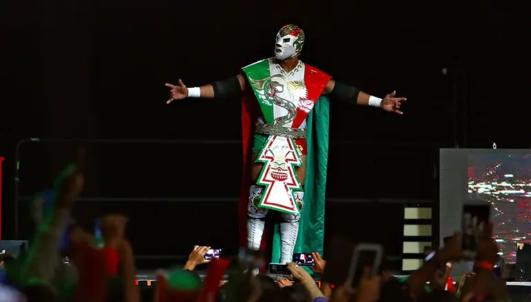 Dr. Wagner sale de función de Aniversario 82 del CMLL