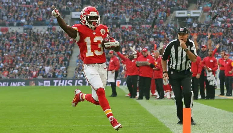 Kansas City aplasta a Leones en Wembley