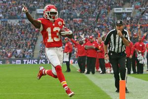 Kansas City aplasta a Leones en Wembley