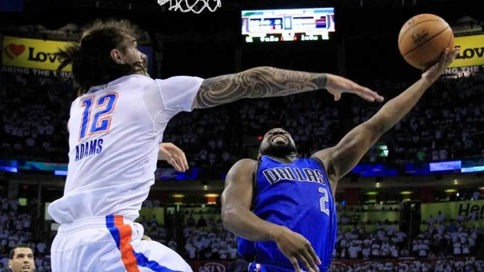 Mavericks consigue apretada victoria sobre Thunder