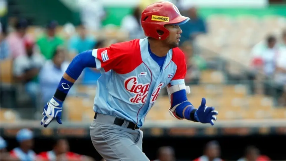 Peloteros cubanos desertan tras Serie del Caribe