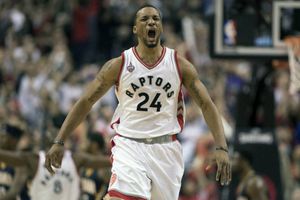 Raptors toma ventaja en serie contra Pacers