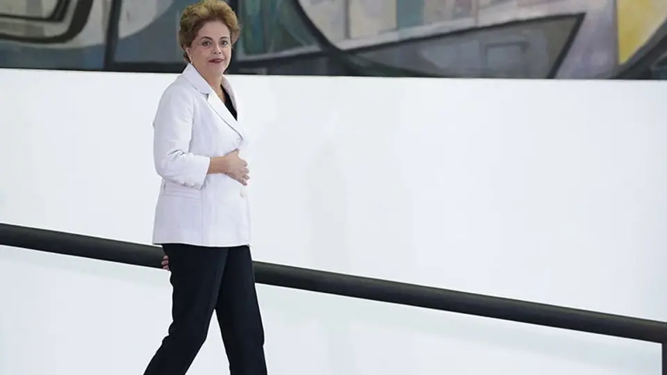 Diputados de Brasil votan a favor de juicio contra Rousseff