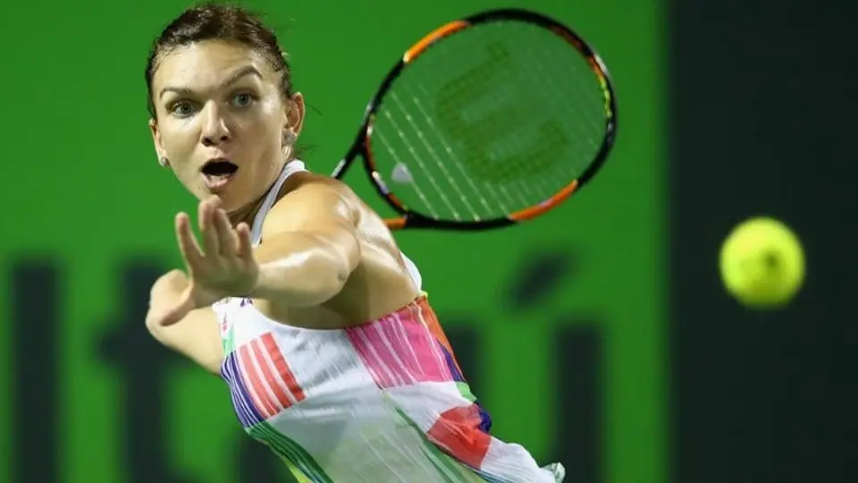 Halep se repone y mantiene paso firme en el Miami Open