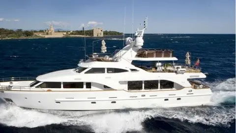 Neymar vende su yate al cantante Gusttavo Lima