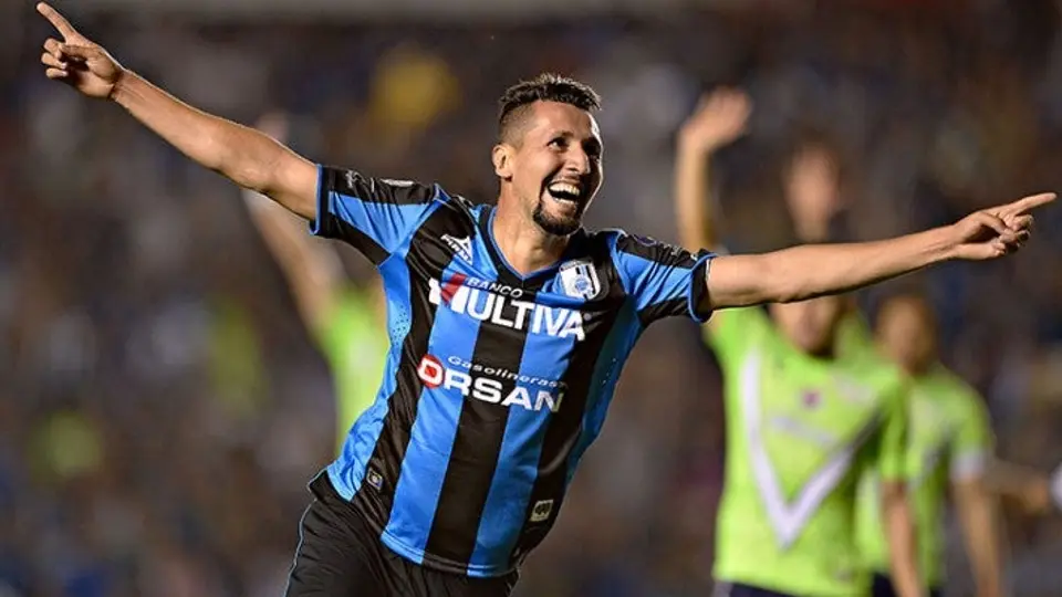 Yasser Corona cambió la patineta por el balón