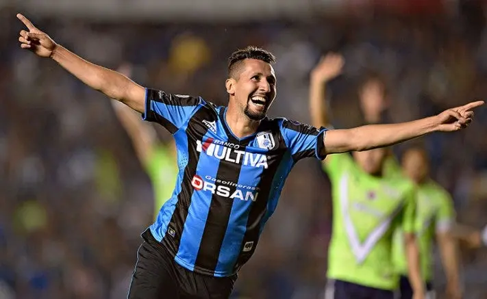 Yasser Corona cambió la patineta por el balón