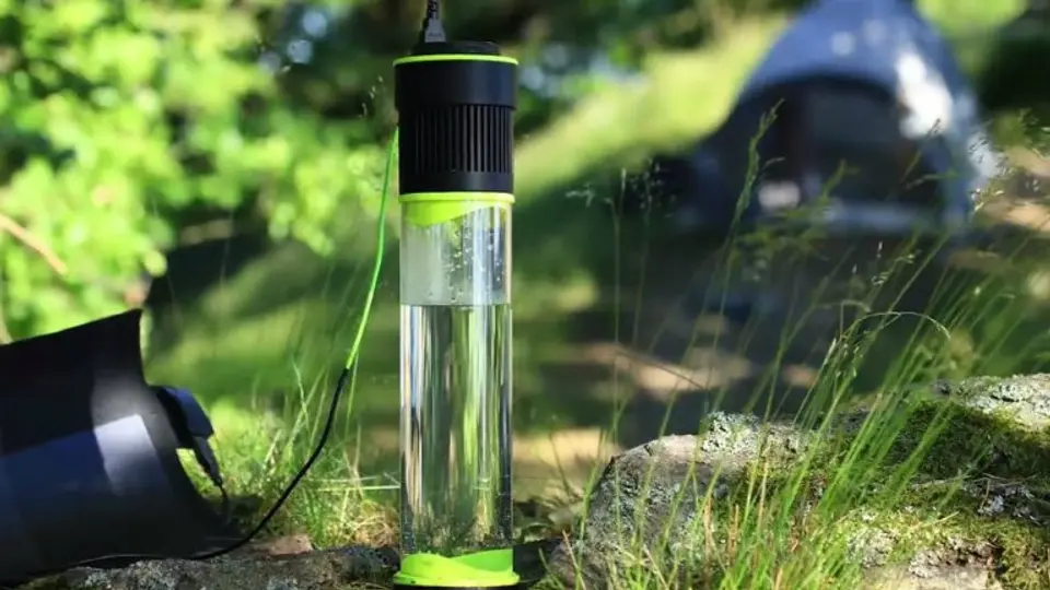 Inventan botella que transforma aire en agua