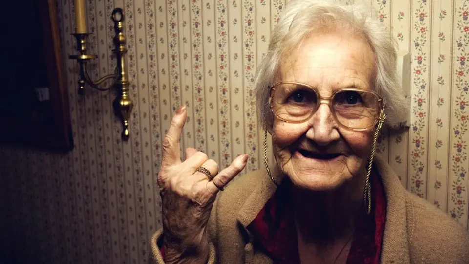 'Abuelita Ninja' ahuyenta ladrón con una espada