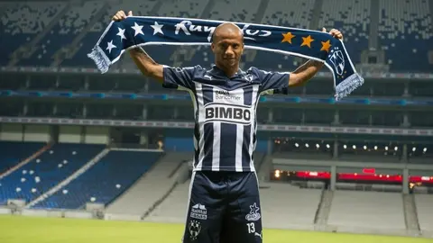 Rayados recibe pase internacional de Carlos Sánchez