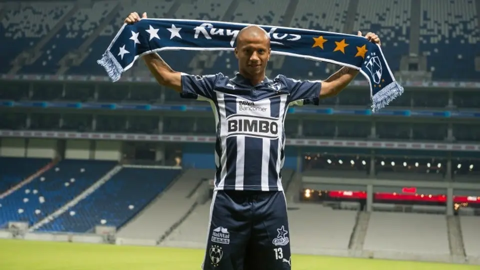 Rayados recibe pase internacional de Carlos Sánchez