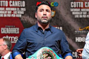 De la Hoya confirma que pelea entre Canelo y GGG será en 2017
