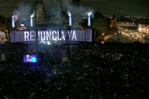 Roger Waters exige renuncia de EPN en concierto del Zócalo