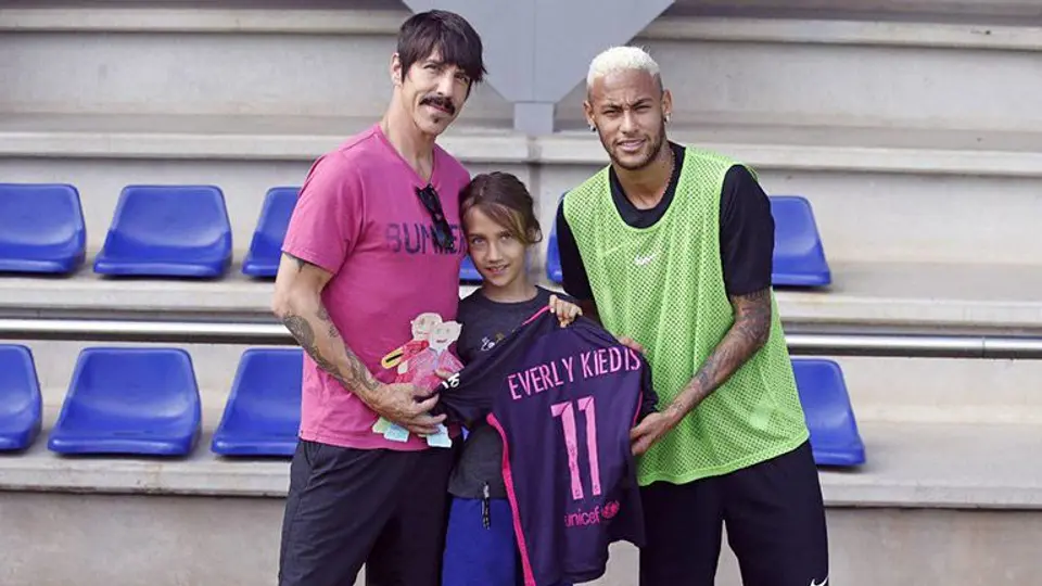 Vocalista de Red Hot Chili Peppers convive con Neymar