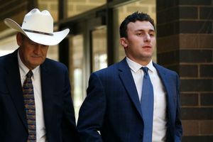 Prohíben a Manziel tener contacto con su exnovia