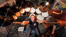 Baterista de Iron Maiden, confundido con vagabundo en hotel
